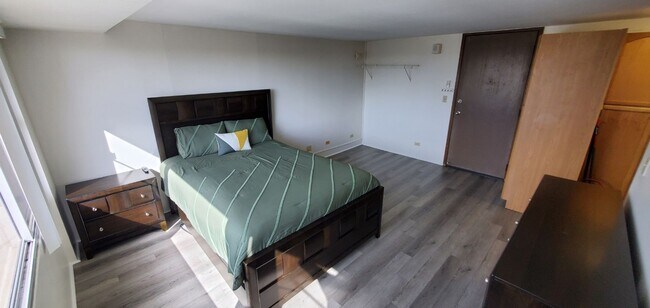 Building Photo - SALT LAKE - 12th FLOOR FULLY FURNISHED STUDIO - WINDOW AC, ASSIGNED COVERED PARKING. POOL. SECURE...