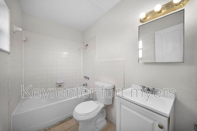 Building Photo - 5458 Fifth Ave