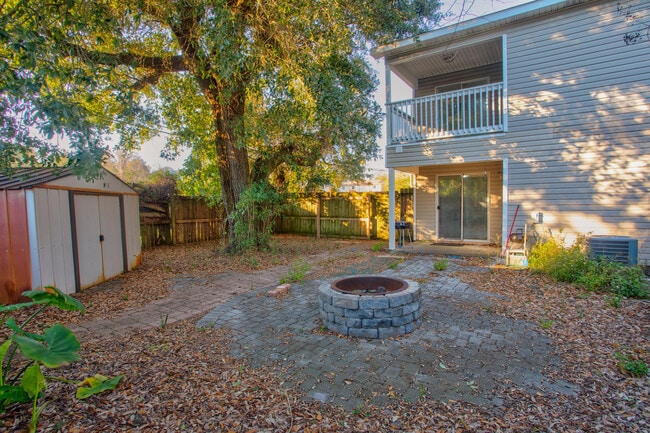 Building Photo - 2400 Suwanee Ln