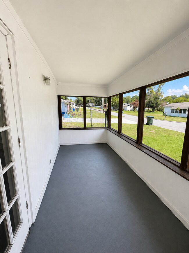 Building Photo - 837 Lafayette Ln
