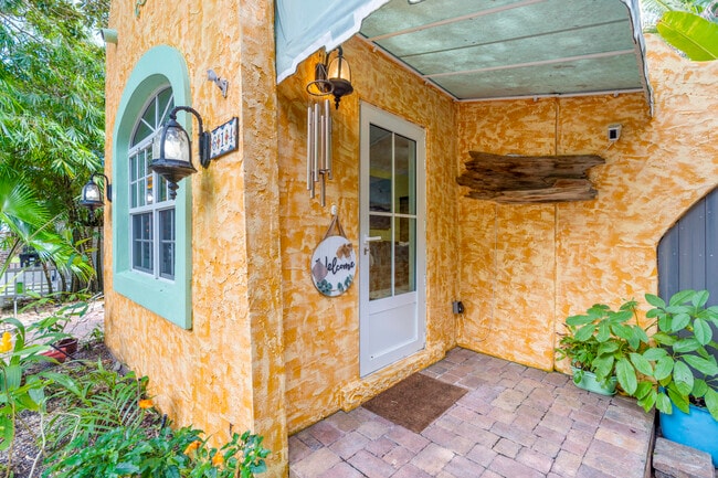 Building Photo - 614 SE 5th Ct