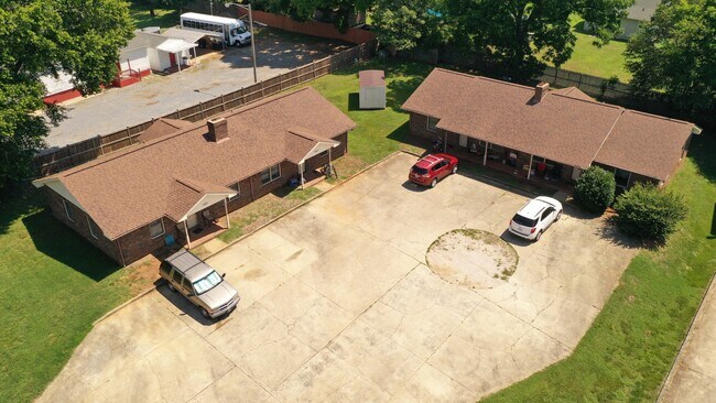 Building Photo - 223 Welch Ave