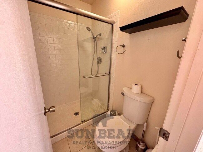 Building Photo - 3 Bedroom in Central Location in Incline!