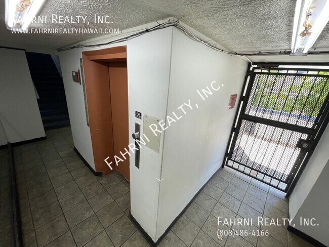 Building Photo - 2509 Ala Wai Blvd