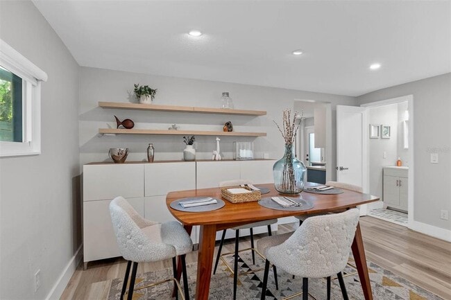 Building Photo - 228 E Harding St