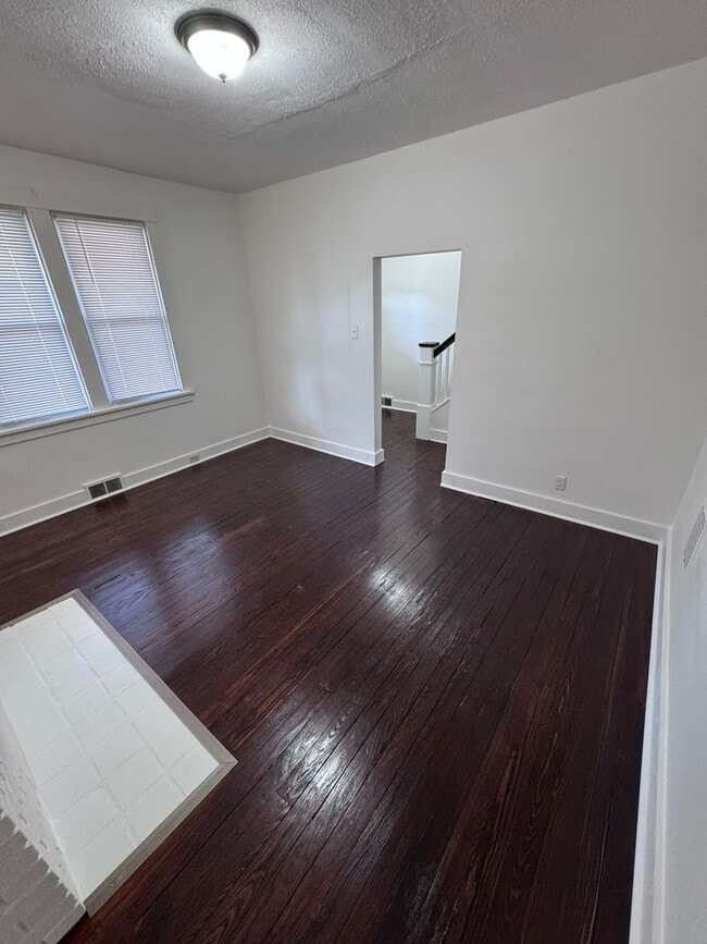 Building Photo - Gorgeous Fully Renovated 4-Bed 1-Bath House In Christy Park!!!