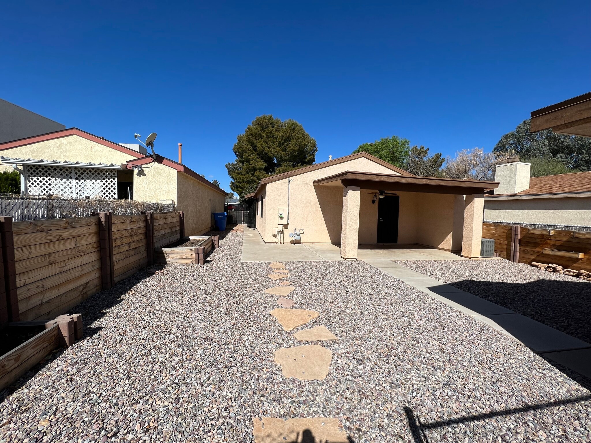 Backyard - 635 S Vía Entrada