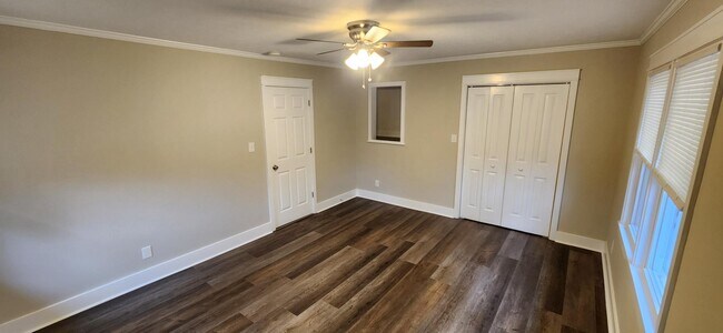 Building Photo - 403 Leola Dr