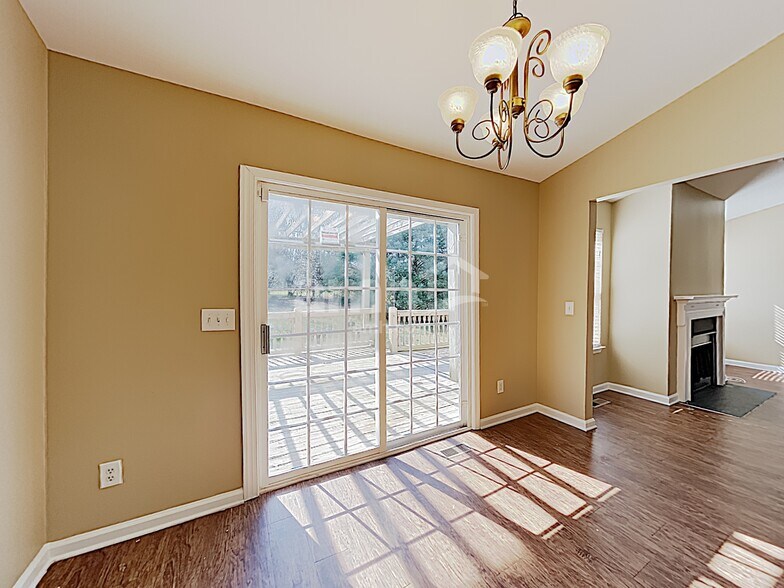 Building Photo - 2925 Burtonwood Dr