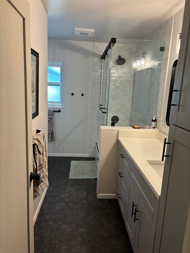 Building Photo - 545 Thumbelina Dr