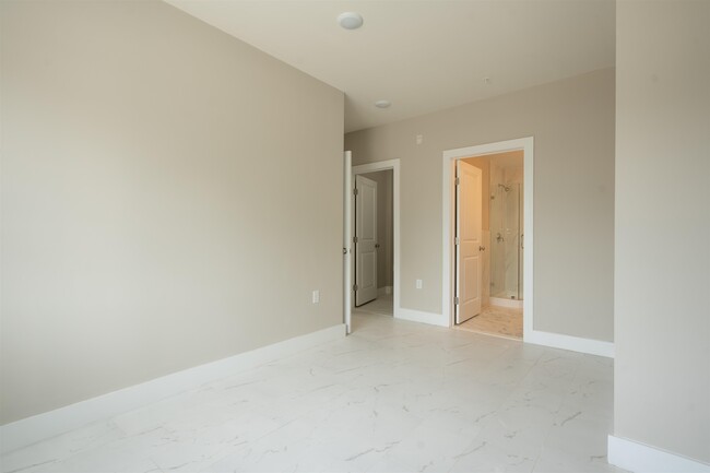 Building Photo - 242 Beacon Ave