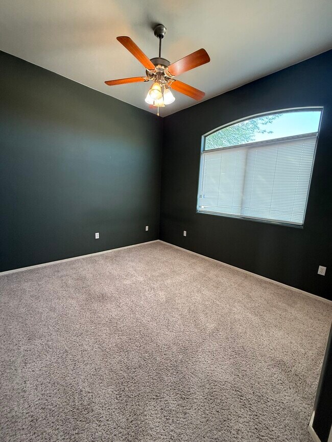 Building Photo - House For Rent