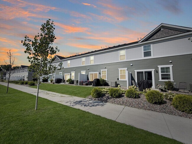Building Photo - 3034 Basswood St