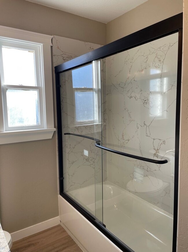 Building Photo - Newly Remodeled 2 Bedroom 1 Bathroom Home***A MUST SEE HOME***