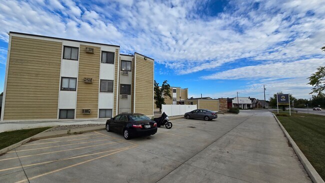 Interior Photo - Qube