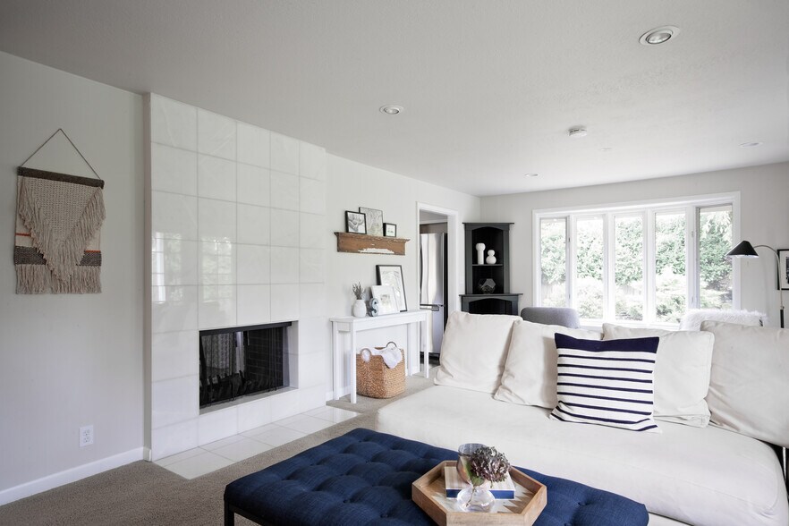 Building Photo - 12650 SW Park Way