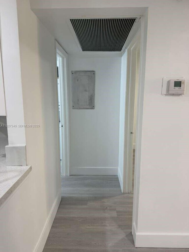 Building Photo - 10020 Winding Lake Rd