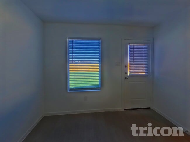 Building Photo - 3028 Yellow Pne Ave