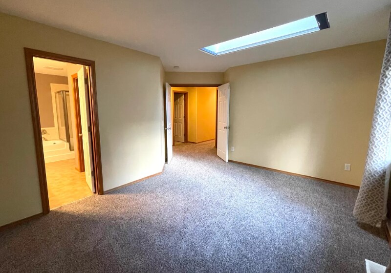 Building Photo - 12712 SW Rocky Mountain Ct