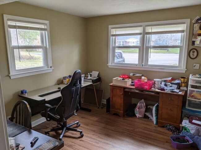 Building Photo - 4105 Laurelwood Ave