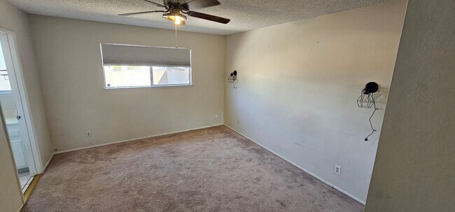 Building Photo - 812 Kinnett Ave