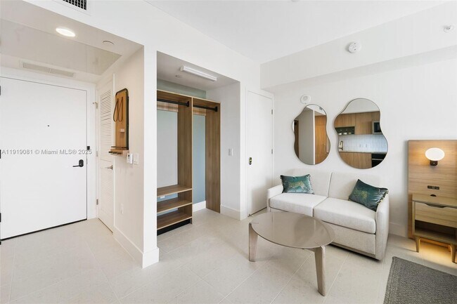 Building Photo - 601 NE 1st Ave