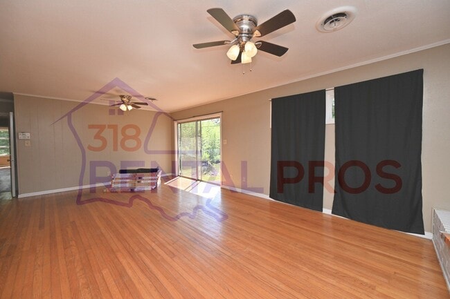 Building Photo - 1707 Lind Dr