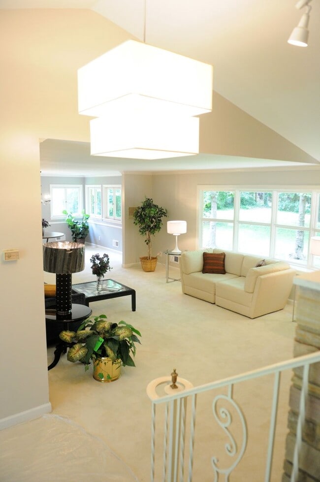 Building Photo - 5755 Doncaster Dr