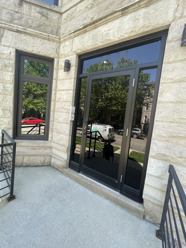 Building Photo - 3321 W Pierce Ave