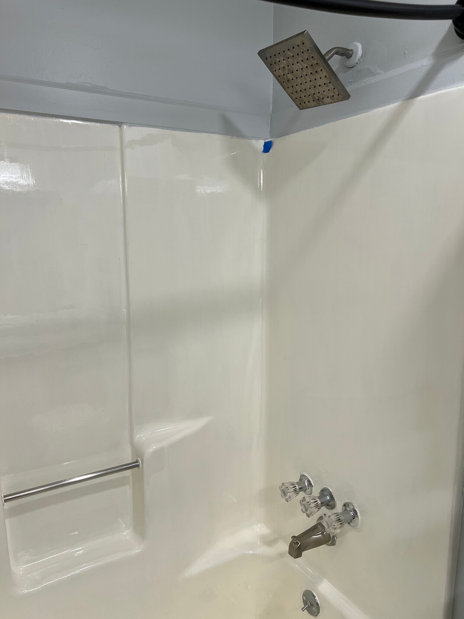 Primary shower/tub - 6419 Baker Ct