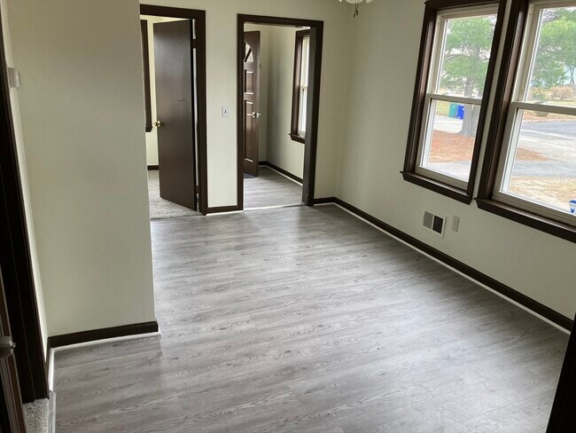 Building Photo - 37 Lawn St