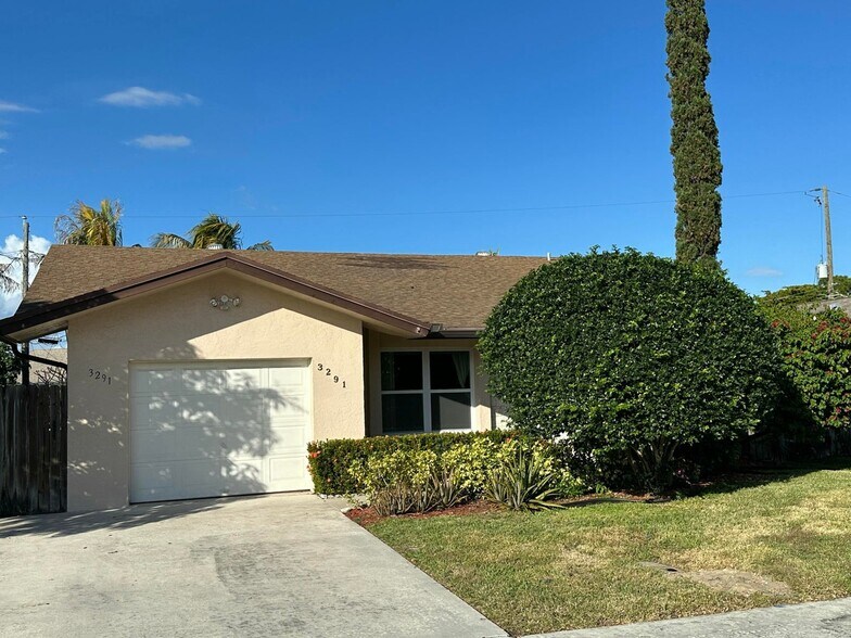 Building Photo - 3291 SW 4th St