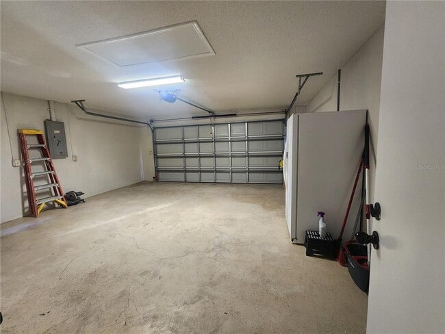 Building Photo - 9392 N Sandree Dr