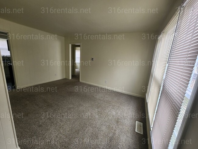 Building Photo - $999- 3 bedroom/ 1 bathroom - Single Family Home