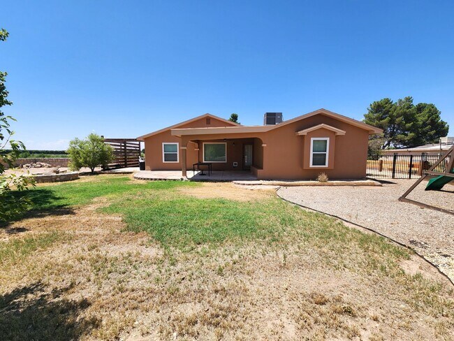 Building Photo - 1535 Vajillo Ln