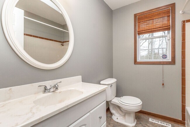 Building Photo - Serene Living in Chesterfield