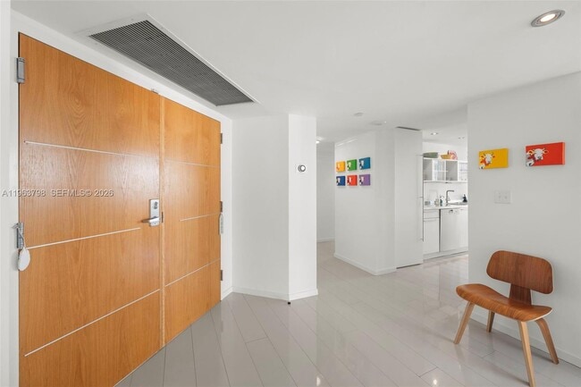 Building Photo - 400 South Pointe Dr