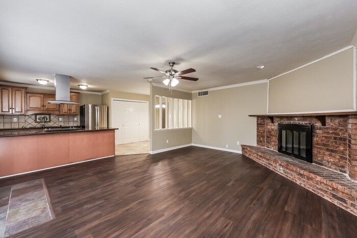 Building Photo - 404 Woodcrest Way