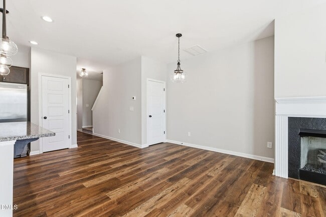 Building Photo - 759 Putney Hl Rd