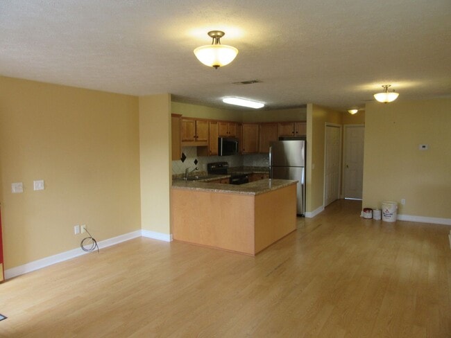 Building Photo - 820 Premier Dr