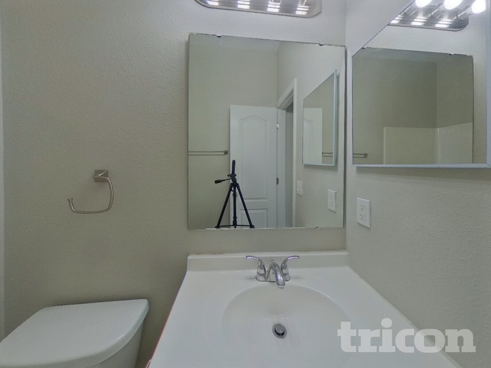 Building Photo - 5530 Sycamore Canyon Dr