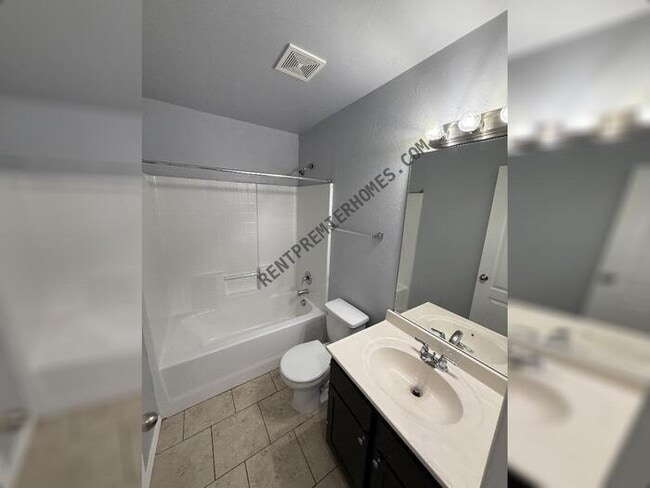 Building Photo - 5004 Hunter Blvd