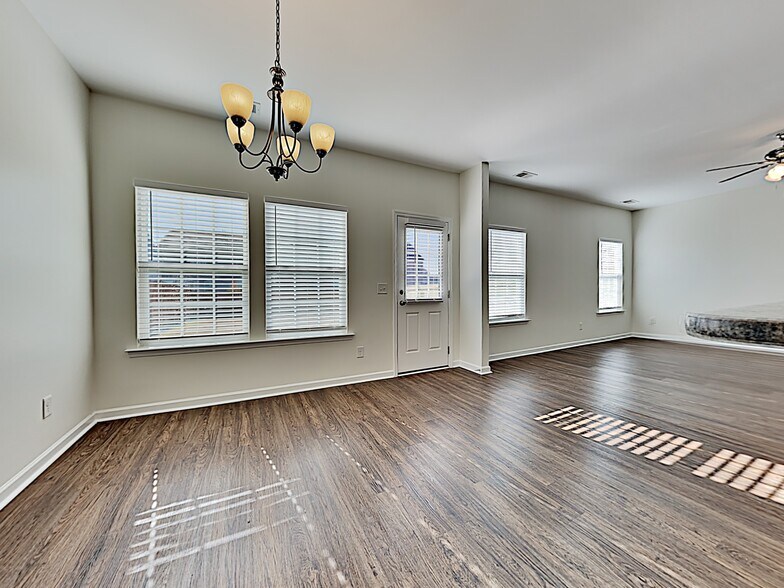 Building Photo - 468 Whispering Breeze Ln