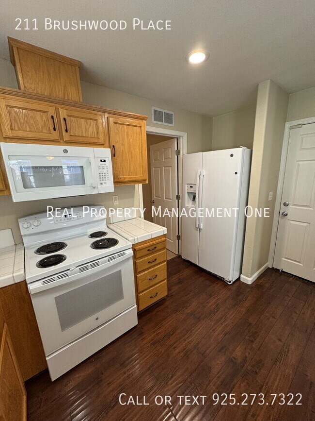 Building Photo - 211 Brushwood Pl