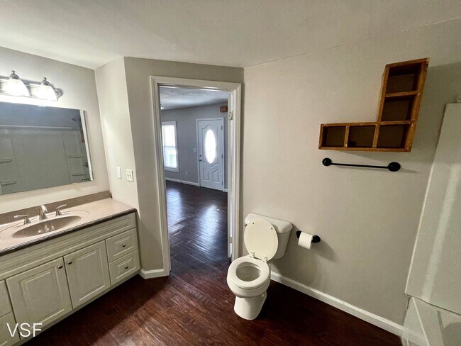 Building Photo - 3 br, 1 bath House - 328 Morehead St.
