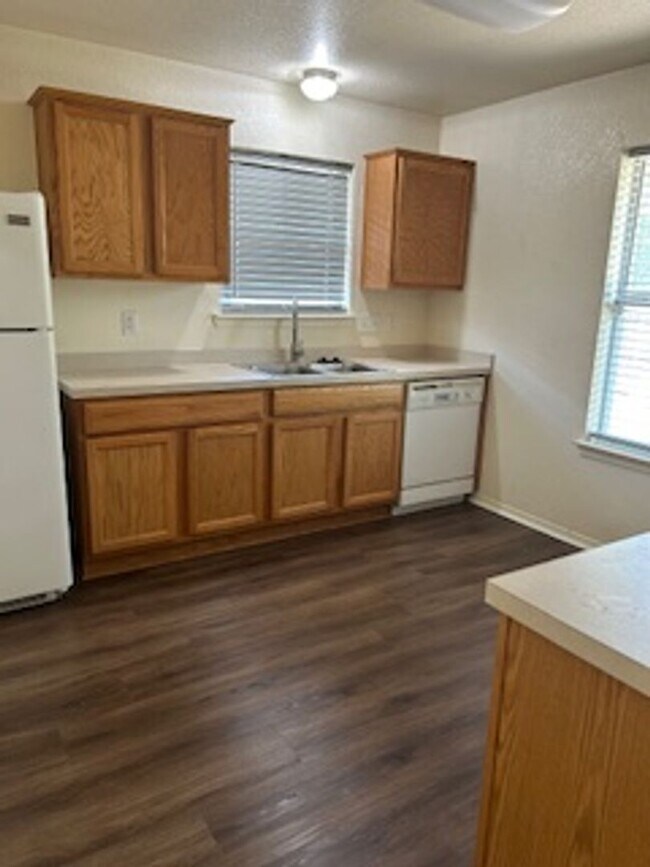 Building Photo - 2305 Upland Bend Dr