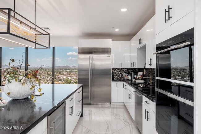 Building Photo - 1040 E Osborn Rd