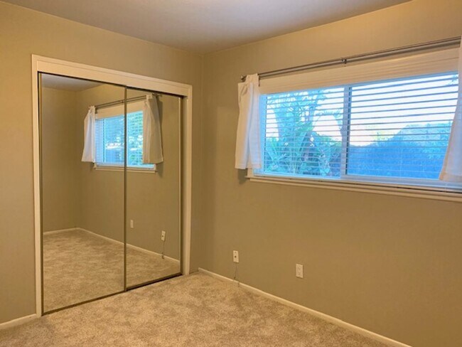 Building Photo - Camarillo | 3 Bed + 2 Bath Home | Jay Ct.