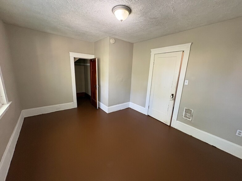 Building Photo - 2108 W 89th St