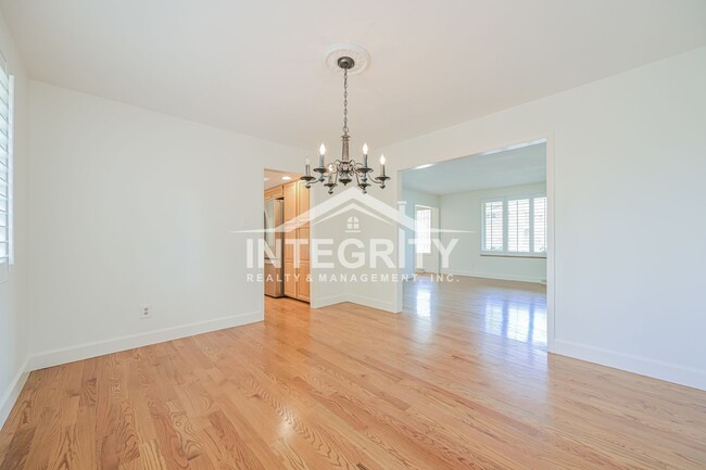 Building Photo - 5051 W Portland Dr